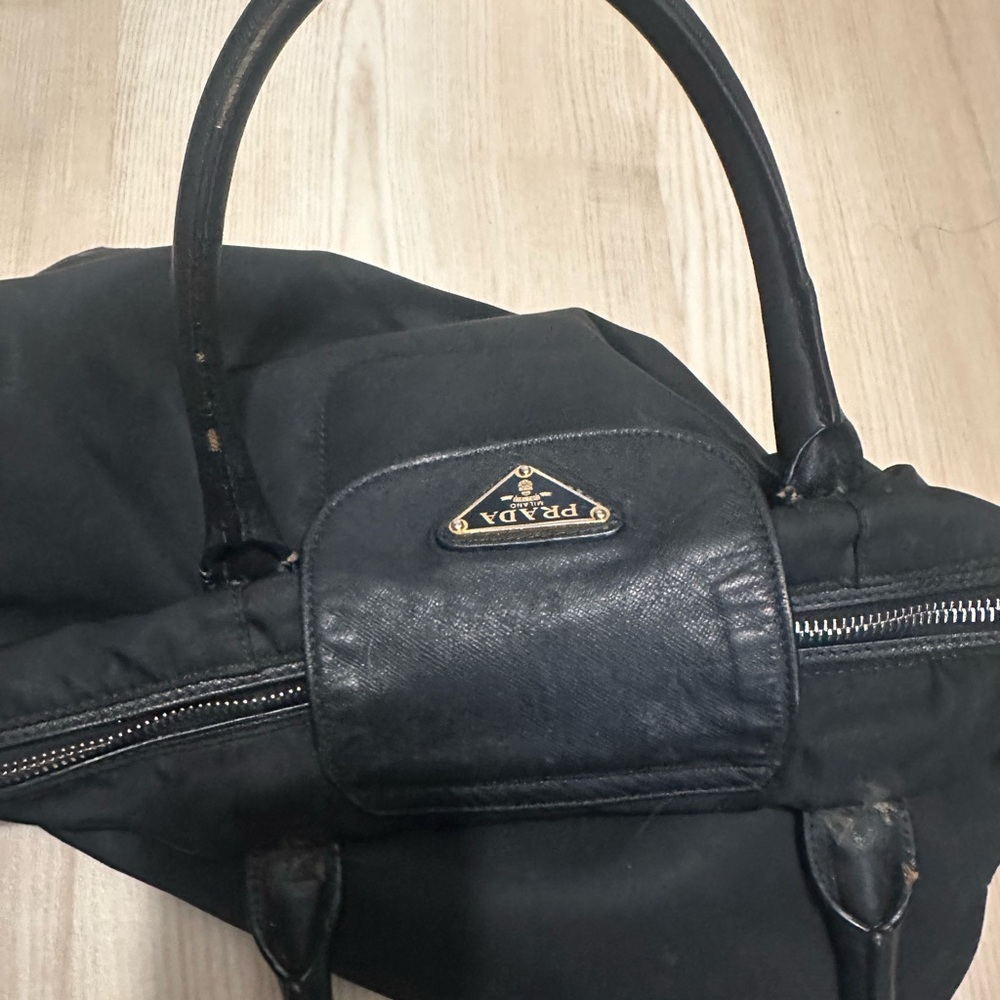 Prada Black Shoulder Bag with Elegant Design - Picture 3 of 11